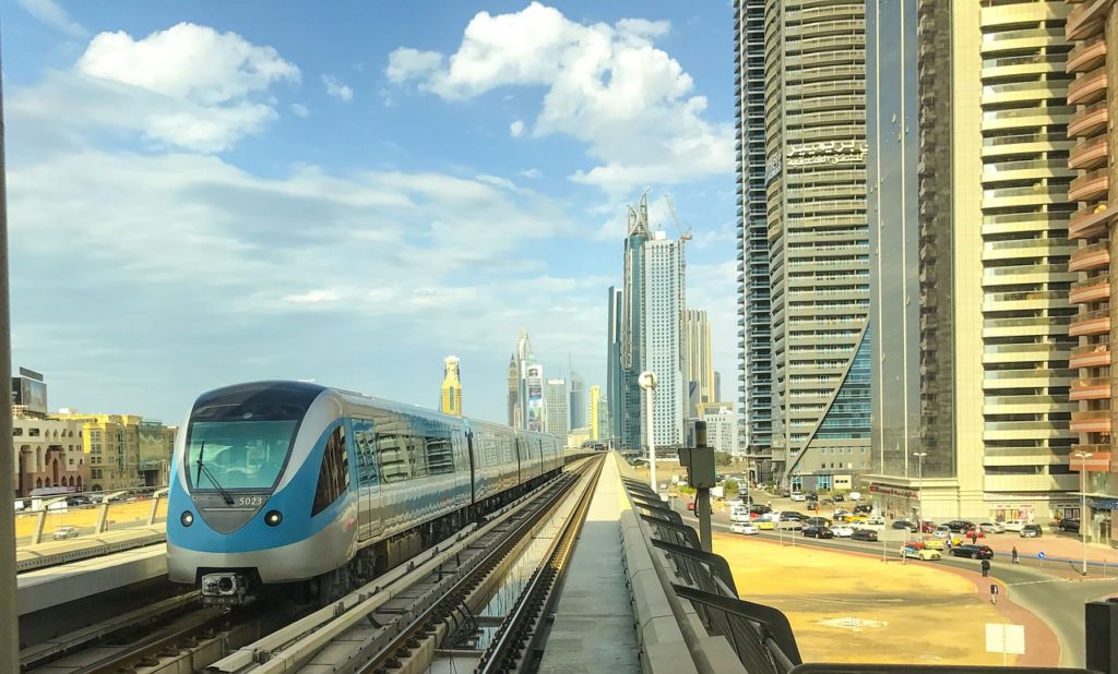 O transporte público é uma boa alternativa para circular por Dubai